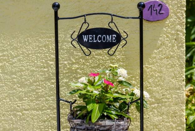 Arty 1 Apartment, 150m from the sea, charming terrace in Artatore, Mali Losinj