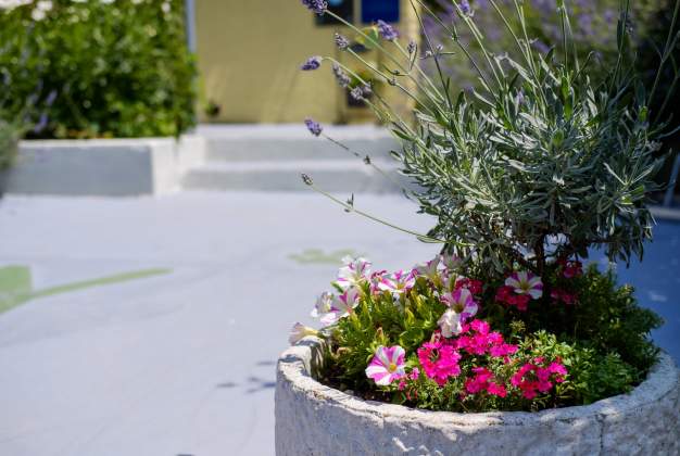 Arty 1 Apartment, 150m from the sea, charming terrace in Artatore, Mali Losinj