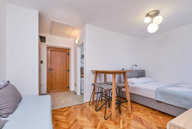 Apartmaji Billy 1 - Udobna namestitev na mirni lokaciji za 3 osebe, Mali Lošinj