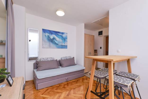 Apartmaji Billy 1 - Udobna namestitev na mirni lokaciji za 3 osebe, Mali Lošinj