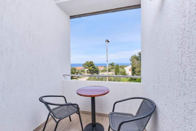 Apartment Billy 1 Apartment - Comfortable Accommodation in Quiet Location for 3 People, Mali Lošinj