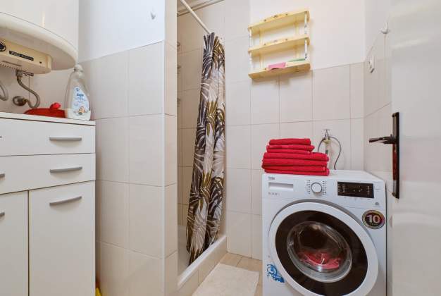 Apartma Diana 2 družinska namestitev v bližini centra mesta Mali Lošinj – 13