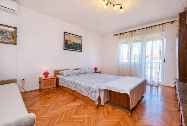 Apartma Diana 2 družinska namestitev v bližini centra mesta Mali Lošinj – 1