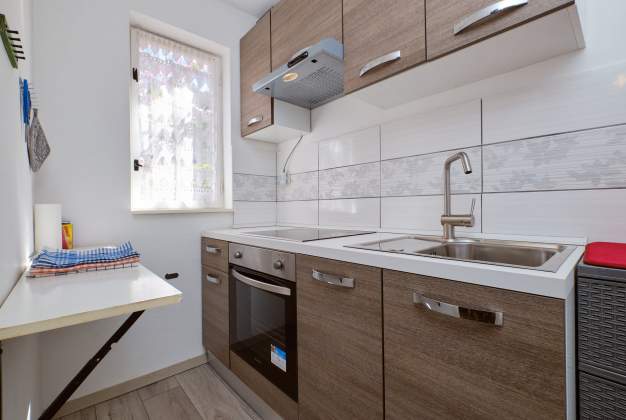 Apartma Diana 2 družinska namestitev v bližini centra mesta Mali Lošinj – 8