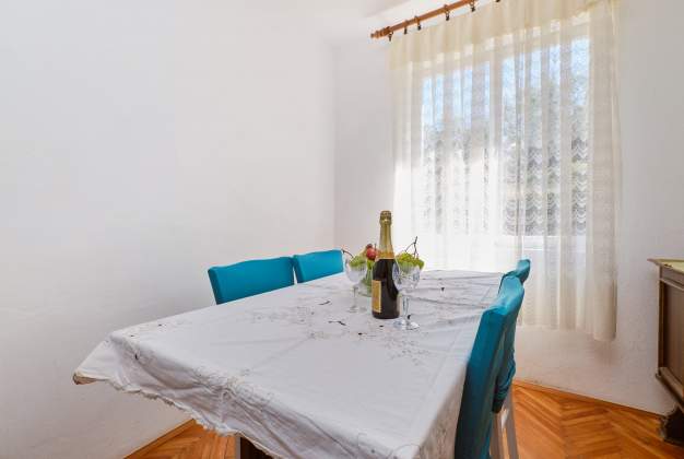 Apartma Diana 2 družinska namestitev v bližini centra mesta Mali Lošinj – 11