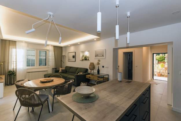 Apartment Vesna charming oasis with terrace for two, Mali Lošinj