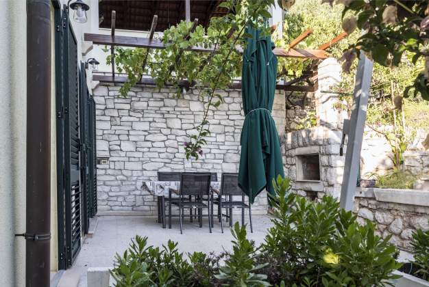Apartment Vesna charming oasis with terrace for two, Mali Lošinj