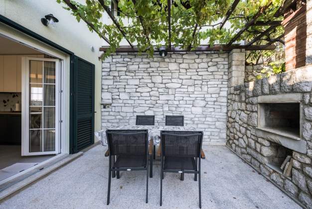 Apartment Vesna charming oasis with terrace for two, Mali Lošinj