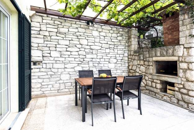 Apartment Vesna charming oasis with terrace for two, Mali Lošinj