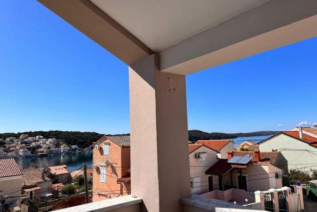 Apartment Ivana for 5 people with a view of the harbor, Mali Lošinj