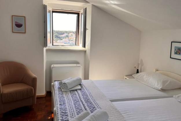 Apartment Ivana for 5 people with a view of the harbor, Mali Lošinj