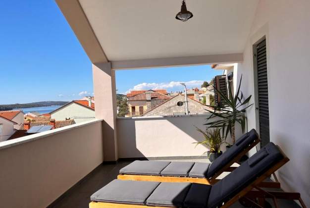 Apartment Ivana for 5 people with a view of the harbor, Mali Lošinj