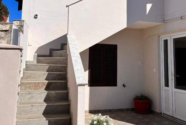 Apartment Ivana for 5 people with a view of the harbor, Mali Lošinj