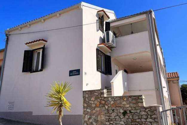 Apartment Ivana for 5 people with a view of the harbor, Mali Lošinj
