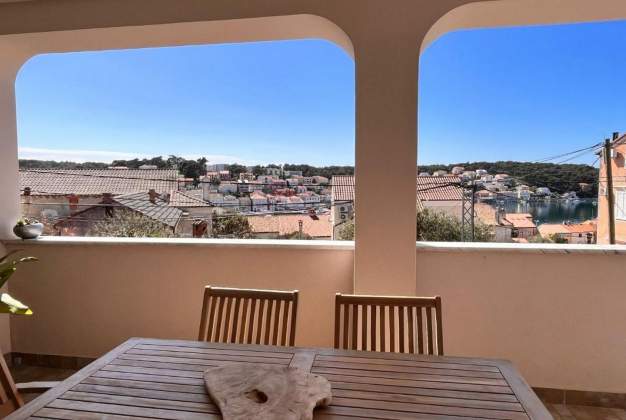 Apartment Ivana for 5 people with a view of the harbor, Mali Lošinj
