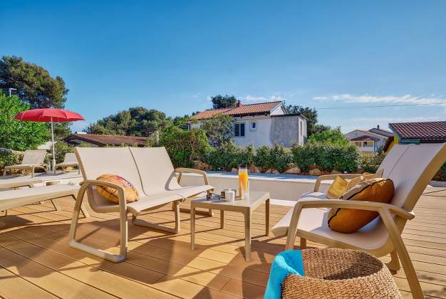 Villa Arta 1 – Luksuzni penthouse z bazenom za nepozabne počitnice