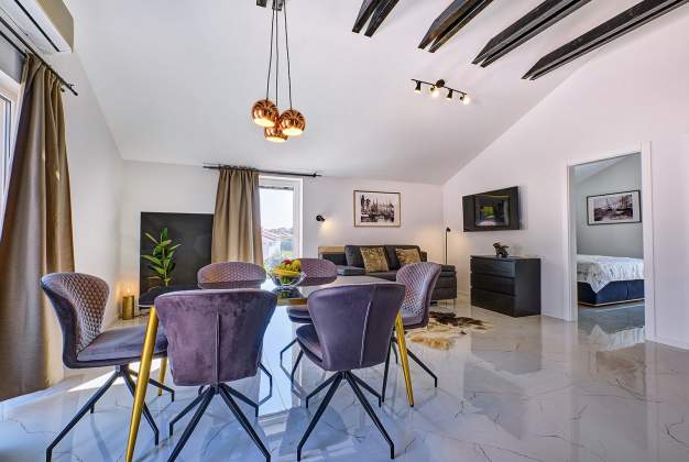 Vila Arta 1 Luxury penthouse with Pool for an Unforgettable Vacation, Artatore