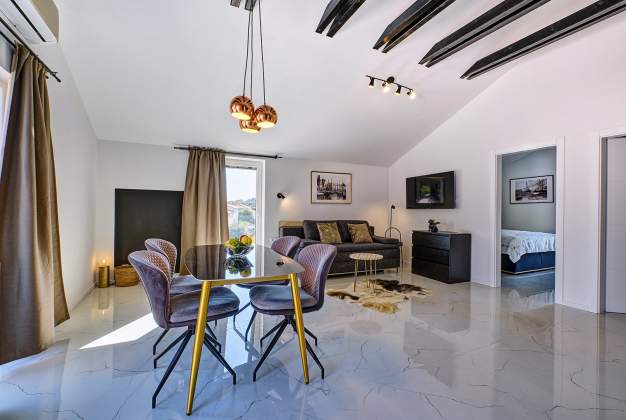 Vila Arta 1 Luxury penthouse with Pool for an Unforgettable Vacation, Artatore