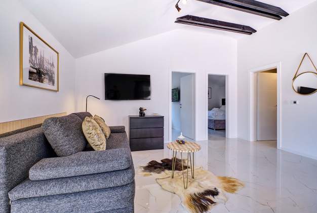 Vila Arta 1 Luxury penthouse with Pool for an Unforgettable Vacation, Artatore