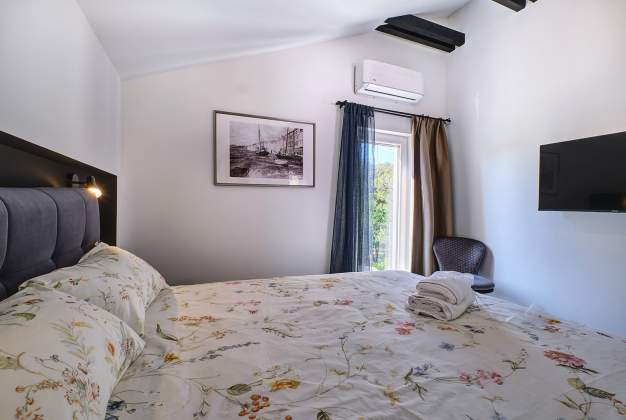 Vila Arta 1 Luxury penthouse with Pool for an Unforgettable Vacation, Artatore