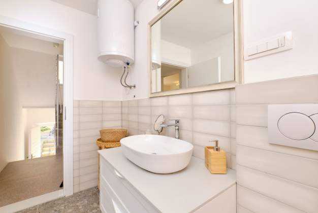 Luxury Haven of Peace, Villa Alba in the Heart of Mali Lošinj for 6