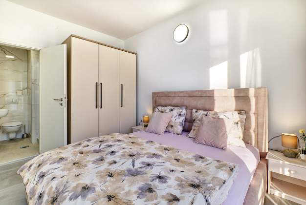 Room Iva near the beautiful Poljana bay for 3 people, Mali Lošinj, Hrvatska