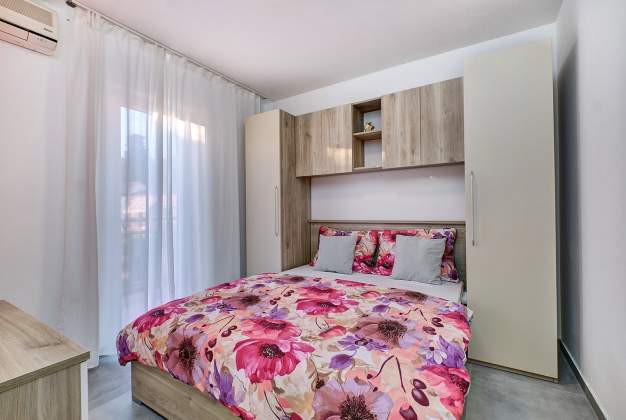 Room Nika in an attractive location by the sea for 2 people, Mali Lošinj, Croatia