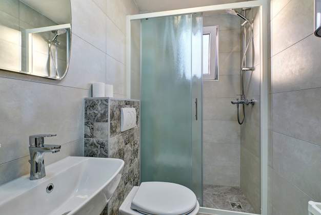 Room Nika in an attractive location by the sea for 2 people, Mali Lošinj, Croatia