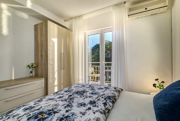 Room Lara, beautiful location on Poljana for two people, Mali Lošinj, Croatia
