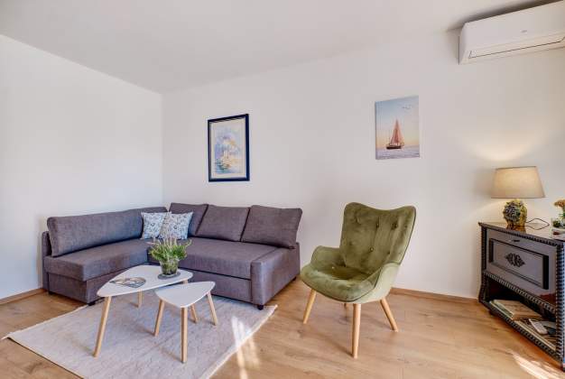 Apartment Blanka 1 vacation in a quiet location for 3 people Mali Lošinj