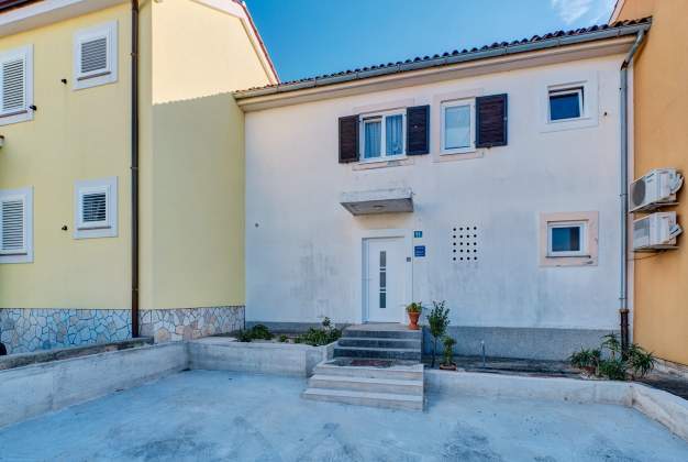 Apartment Blanka 1 vacation in a quiet location for 3 people Mali Lošinj