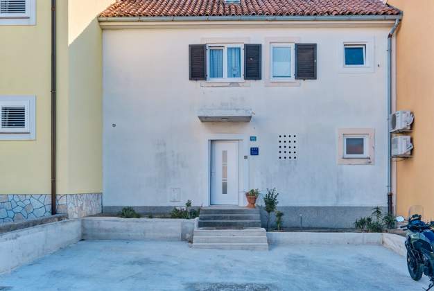Apartment Blanka 1 vacation in a quiet location for 3 people Mali Lošinj