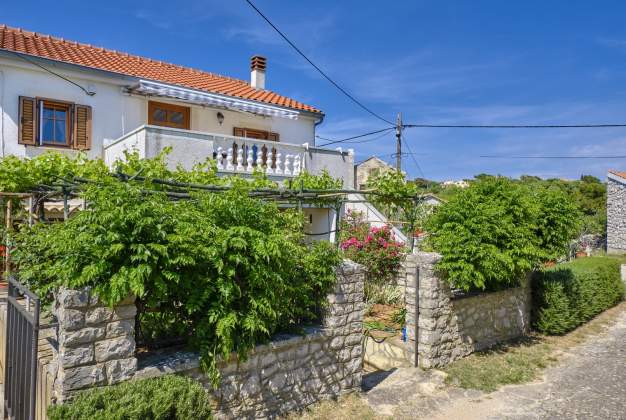 Apartment Maruči 1 Cozy Stay in Stivan, Cres  