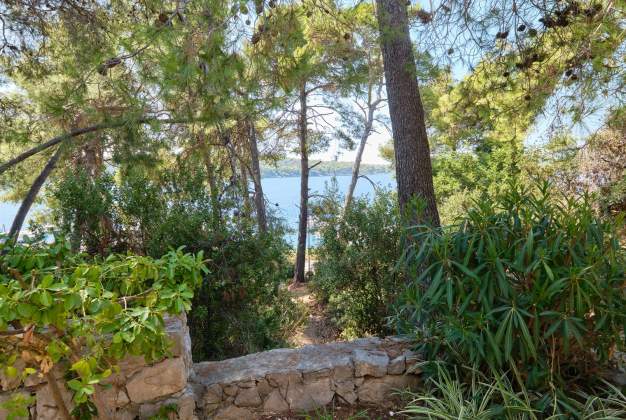 Studio Mirta, surrounded by greenery in Poljana, Mali Lošinj