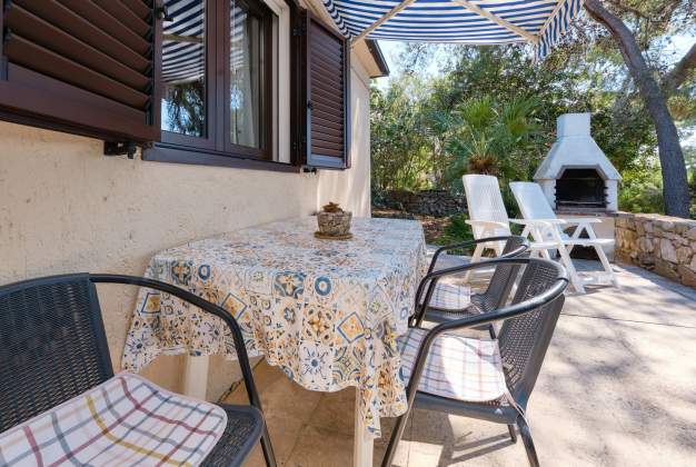 Studio Mirta, surrounded by greenery in Poljana, Mali Lošinj