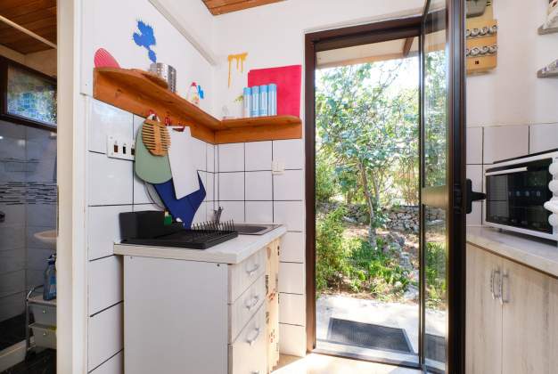 Studio Mirta, surrounded by greenery in Poljana, Mali Lošinj