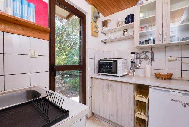 Studio Mirta, surrounded by greenery in Poljana, Mali Lošinj