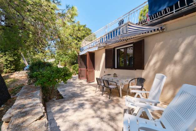 Studio Mirta, surrounded by greenery in Poljana, Mali Lošinj