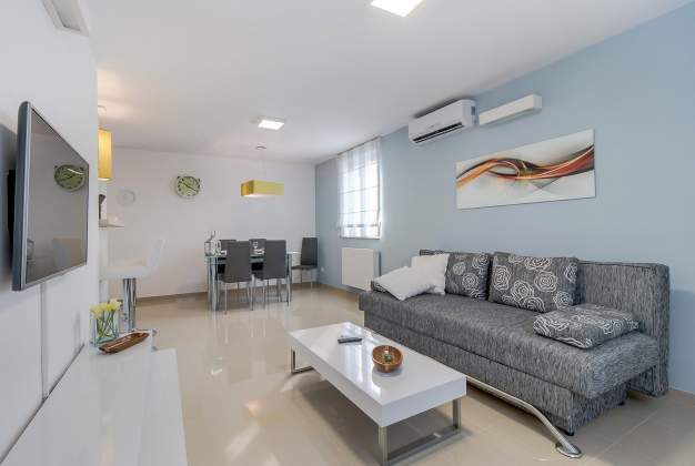 Apartment Ema, modern and elegant, for 2-4 people, Mali Lošinj.