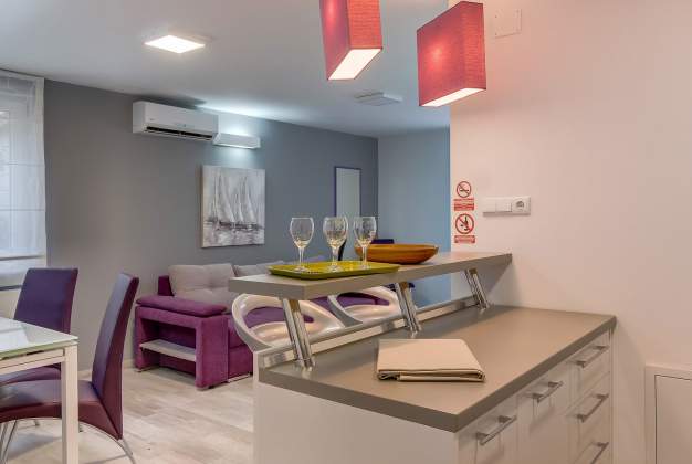  Apartma Kristian brezčasna eleganca z pravo izkušnjo za 4-5 oseb