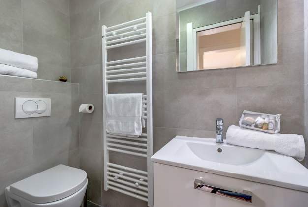  Apartma Kristian - brezčasna eleganca z pravo izkušnjo za 4-5 oseb