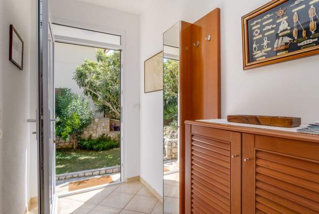Apartment Blasko 1 - elegant apartment for 4 people in Artatore, Mali Lošinj.