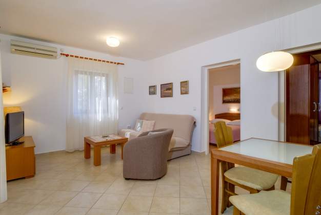 Apartmaji Blasko 1 - eleganten apartma za 4 osebe blizu morja v Artatoreju, Mali Lošinj.