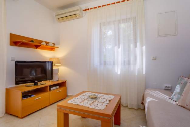 Apartment Blasko 1 - elegant apartment for 4 people in Artatore, Mali Lošinj.