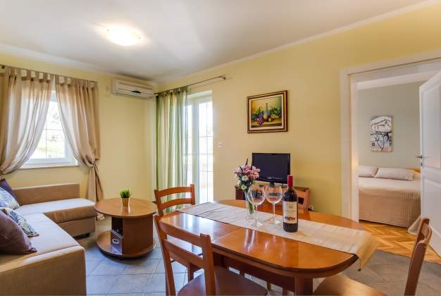 Apartment Branka 1 - Relax by the sea in Mali Losinj