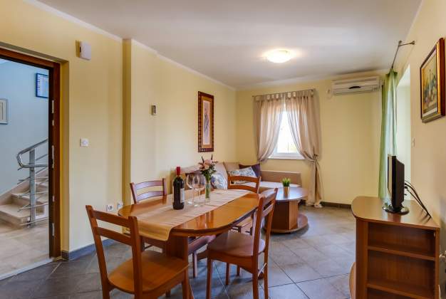 Apartment Branka 1 - Relax by the sea in Mali Losinj