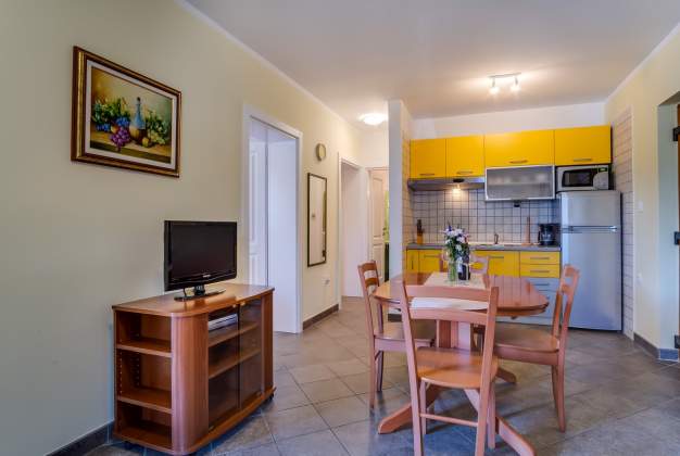 Apartment Branka 1 - Relax by the sea in Mali Losinj