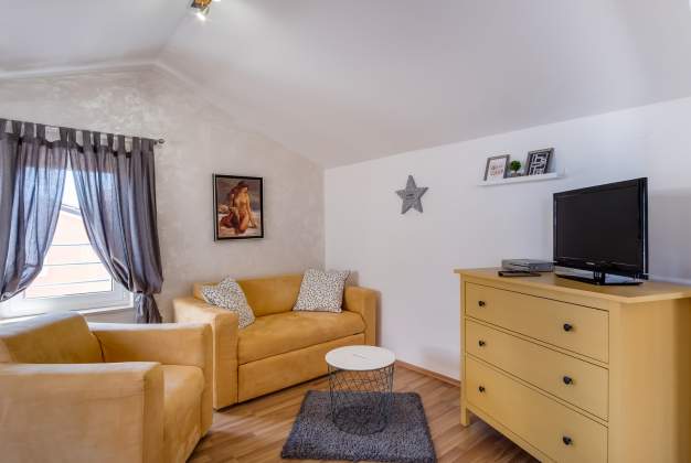 Apartment Branka 4 - sea view for two people, Mali Lošinj