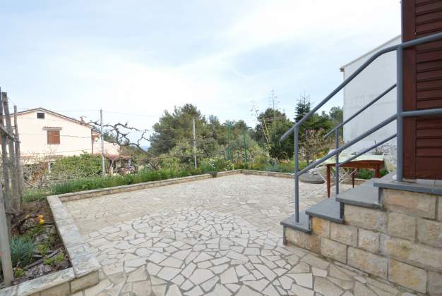 Apartment Brigita 2 in a quiet area of ​​Zagazina for 4 people, Mali Lošinj