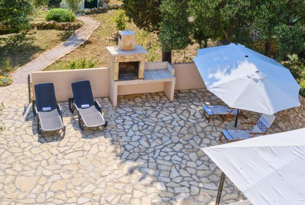 Country House Ćunski – Spacious holiday home with terrace, Mali Lošinj